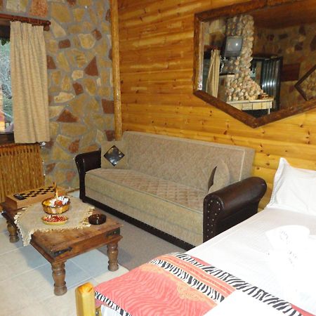 Faraggi Guesthouse Kalavryta Bagian luar foto