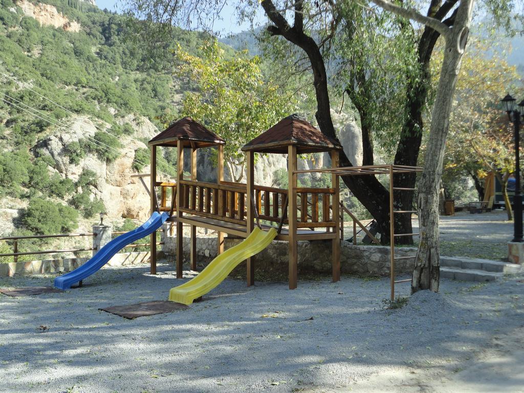 Faraggi Guesthouse Kalavryta Ruang foto