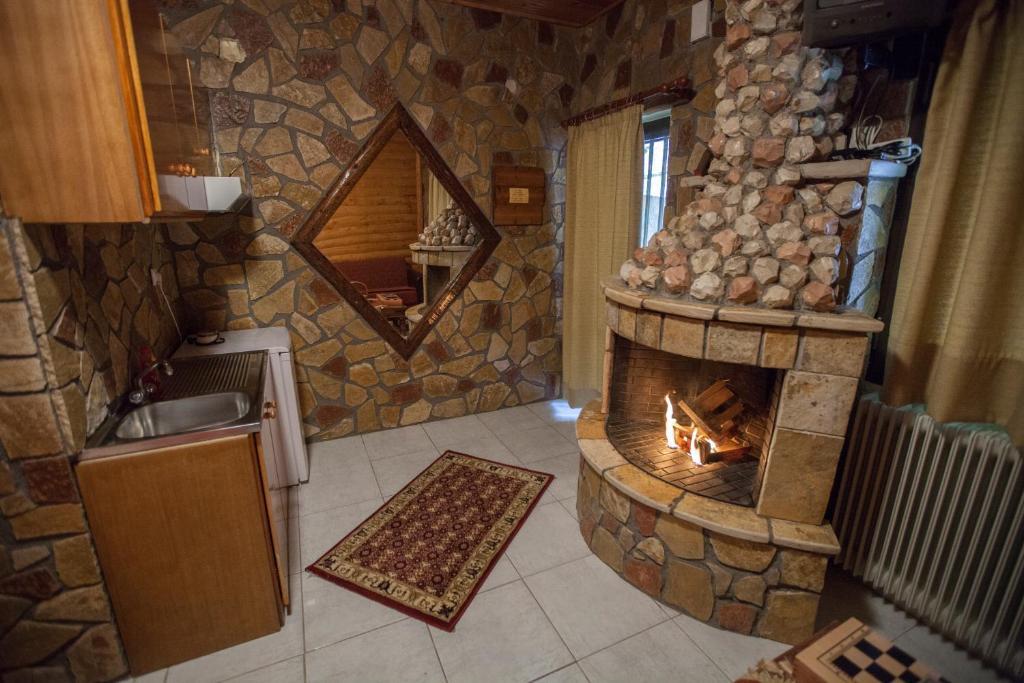 Faraggi Guesthouse Kalavryta Ruang foto
