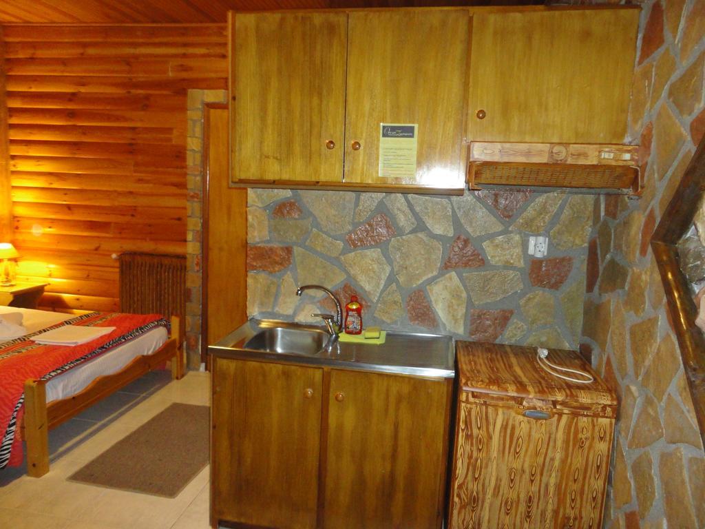 Faraggi Guesthouse Kalavryta Bagian luar foto
