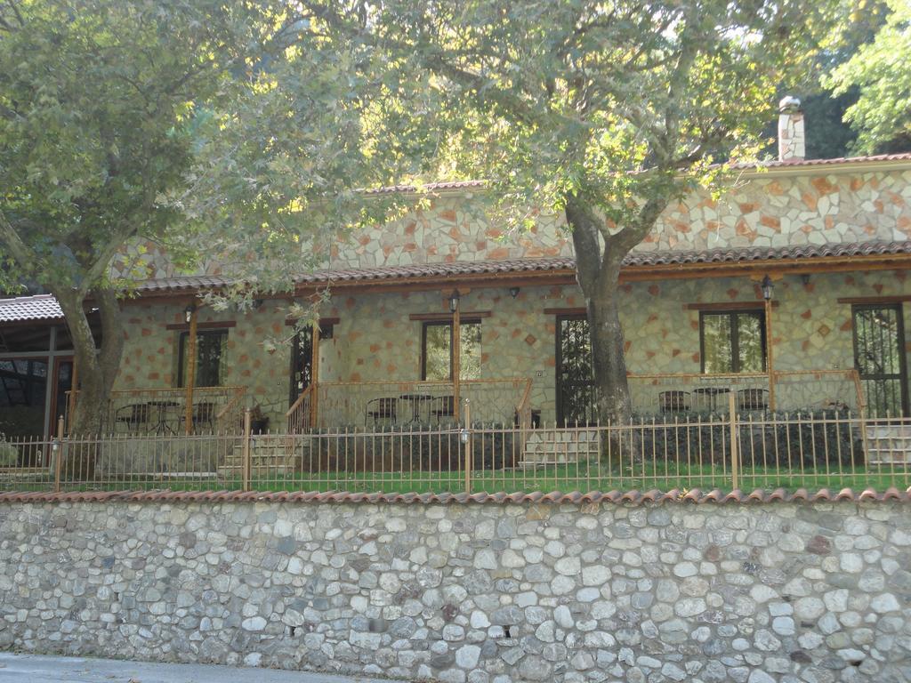 Faraggi Guesthouse Kalavryta Bagian luar foto