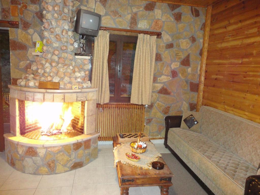 Faraggi Guesthouse Kalavryta Bagian luar foto