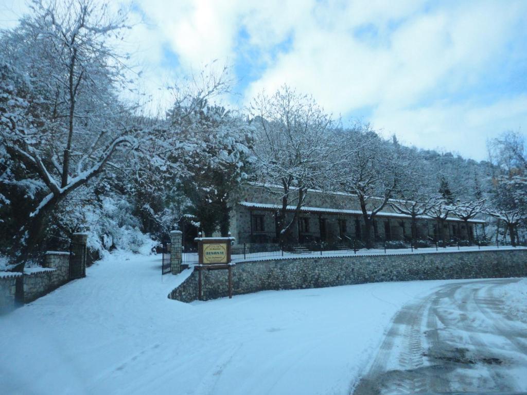Faraggi Guesthouse Kalavryta Ruang foto